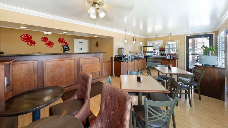 <b>Best Western Hanford Inn Lobby</b>. Images powered by <a href="https://iceportal.shijigroup.com/" title="IcePortal" target="_blank">IcePortal</a>.