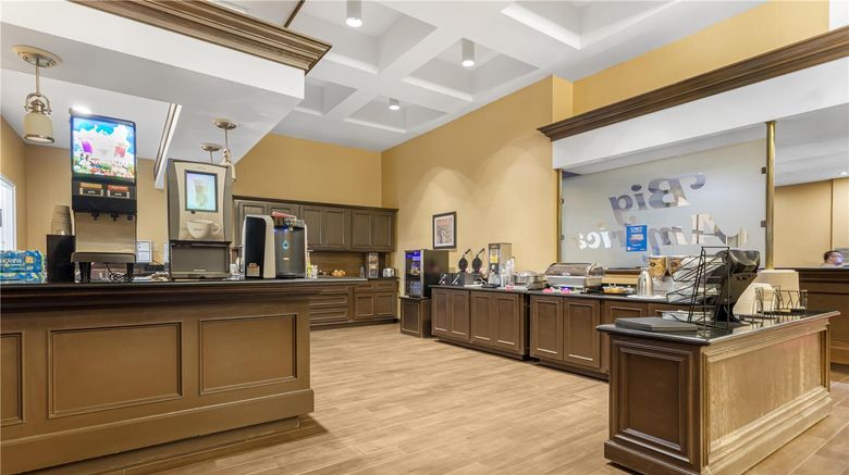 <b>Best Western Plus Big America Restaurant</b>. Images powered by <a href="https://iceportal.shijigroup.com/" title="IcePortal" target="_blank">IcePortal</a>.