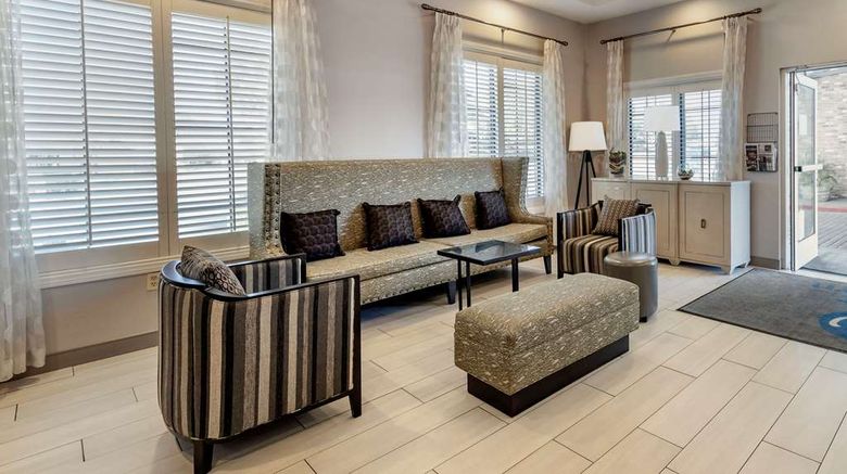 <b>Best Western Country Inn Lobby</b>. Images powered by <a href="https://iceportal.shijigroup.com/" title="IcePortal" target="_blank">IcePortal</a>.
