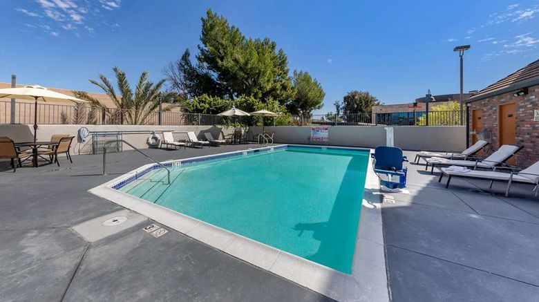 <b>Best Western Country Inn Pool</b>. Images powered by <a href="https://iceportal.shijigroup.com/" title="IcePortal" target="_blank">IcePortal</a>.