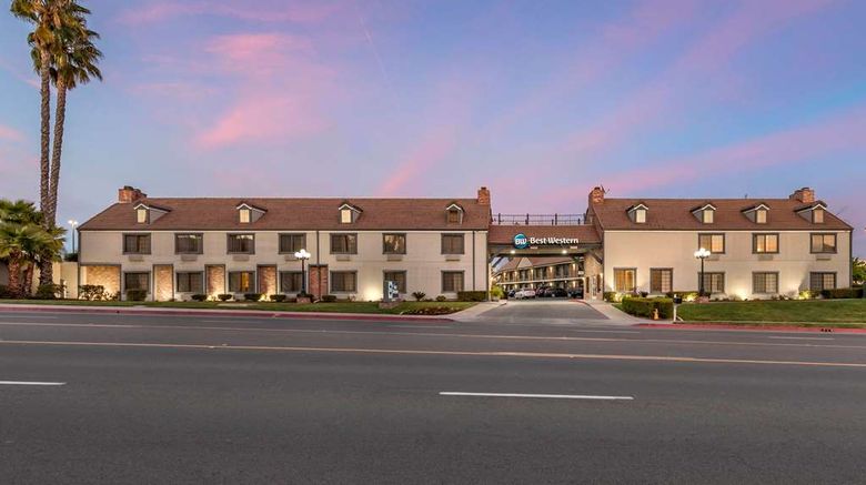 <b>Best Western Country Inn Exterior</b>. Images powered by <a href="https://iceportal.shijigroup.com/" title="IcePortal" target="_blank">IcePortal</a>.