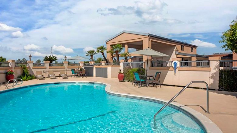 <b>Best Western Inn Pool</b>. Images powered by <a href="https://iceportal.shijigroup.com/" title="IcePortal" target="_blank">IcePortal</a>.