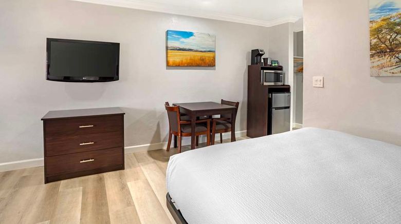 <b>Best Western Inn Room</b>. Images powered by <a href="https://iceportal.shijigroup.com/" title="IcePortal" target="_blank">IcePortal</a>.
