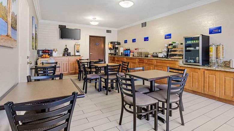 <b>Best Western Santee Lodge Restaurant</b>. Images powered by <a href="https://iceportal.shijigroup.com/" title="IcePortal" target="_blank">IcePortal</a>.