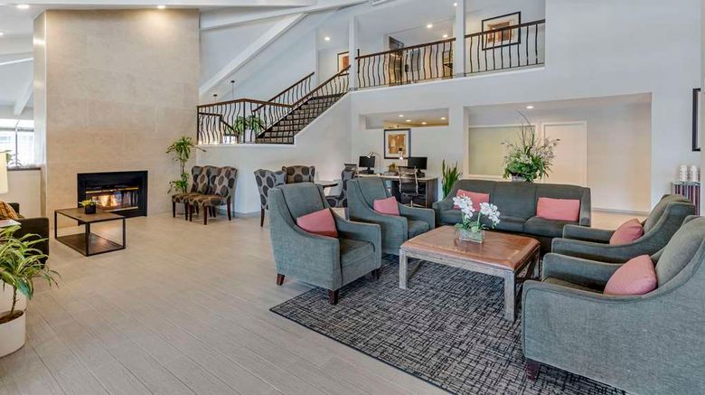 <b>Best Western Plus Executive Inn Lobby</b>. Images powered by <a href="https://iceportal.shijigroup.com/" title="IcePortal" target="_blank">IcePortal</a>.