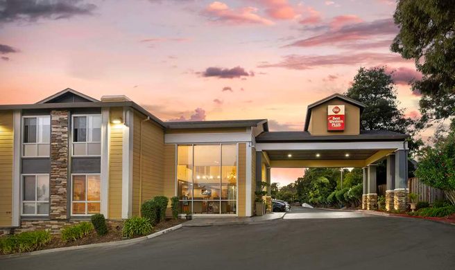 Best Western Plus Heritage Inn Exterior