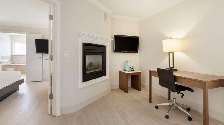 Best Western Plus All Suite Inn Room