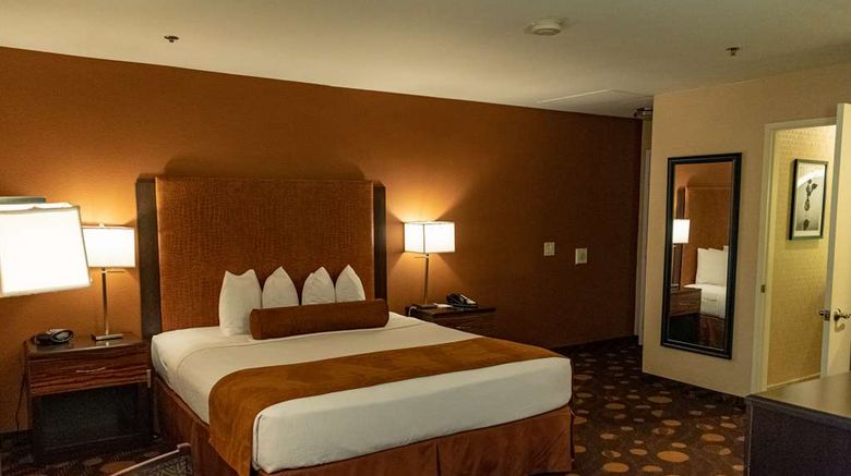 <b>Best Western Plus Suites Hotel Coronado Room</b>. Images powered by <a href="https://iceportal.shijigroup.com/" title="IcePortal" target="_blank">IcePortal</a>.