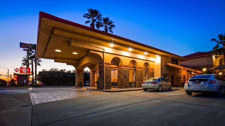 <b>Best Western Plus Executive Inn & Suites Exterior</b>. Images powered by <a href="https://iceportal.shijigroup.com/" title="IcePortal" target="_blank">IcePortal</a>.