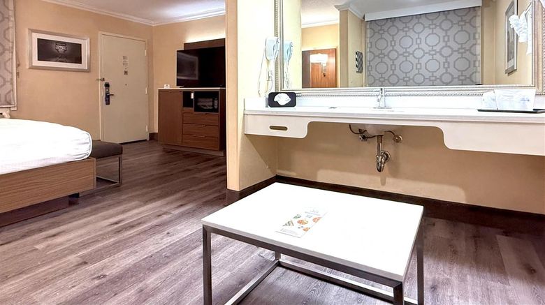 <b>Best Western Hollywood Plaza Inn Room</b>. Images powered by <a href="https://iceportal.shijigroup.com/" title="IcePortal" target="_blank">IcePortal</a>.