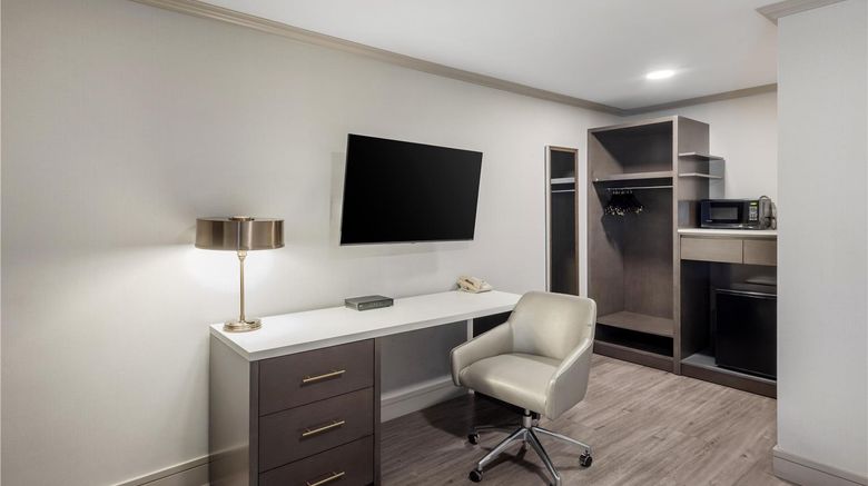 <b>Best Western Plus Executive Suites Room</b>. Images powered by <a href="https://iceportal.shijigroup.com/" title="IcePortal" target="_blank">IcePortal</a>.