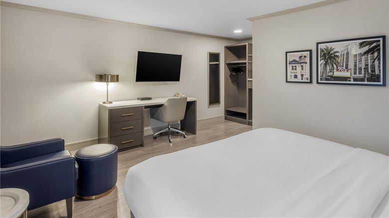 <b>Best Western Plus Executive Suites Room</b>. Images powered by <a href="https://iceportal.shijigroup.com/" title="IcePortal" target="_blank">IcePortal</a>.
