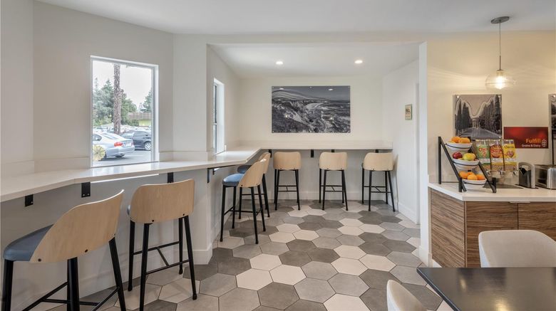<b>Best Western Plus Executive Suites Restaurant</b>. Images powered by <a href="https://iceportal.shijigroup.com/" title="IcePortal" target="_blank">IcePortal</a>.
