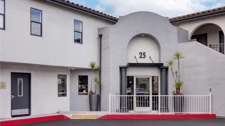 <b>Best Western Plus Executive Suites Exterior</b>. Images powered by <a href="https://iceportal.shijigroup.com/" title="IcePortal" target="_blank">IcePortal</a>.