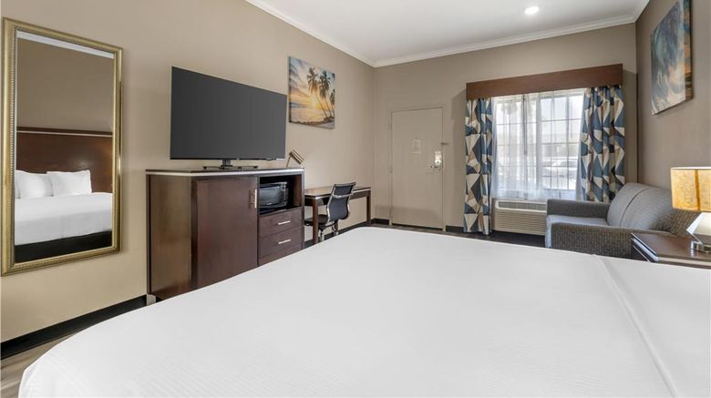 <b>Best Western Redondo Beach Galleria Inn Room</b>. Images powered by <a href="https://iceportal.shijigroup.com/" title="IcePortal" target="_blank">IcePortal</a>.
