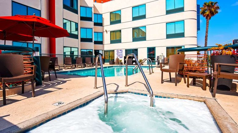 <b>Best Western Plus Suites Hotel Pool</b>. Images powered by <a href="https://iceportal.shijigroup.com/" title="IcePortal" target="_blank">IcePortal</a>.