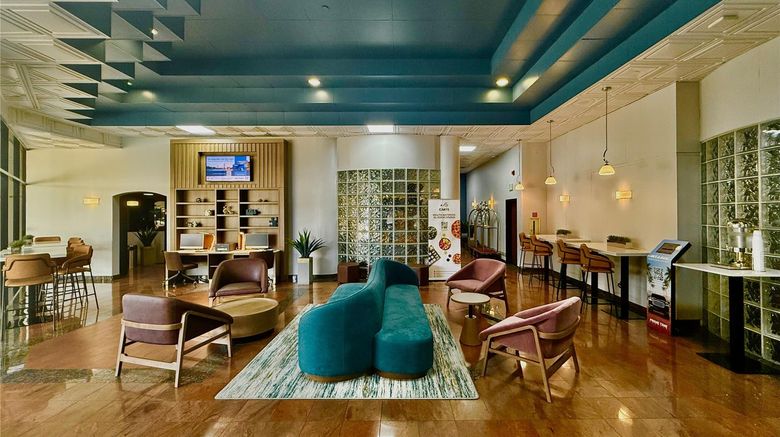 <b>Best Western Plus Suites Hotel Lobby</b>. Images powered by <a href="https://iceportal.shijigroup.com/" title="IcePortal" target="_blank">IcePortal</a>.