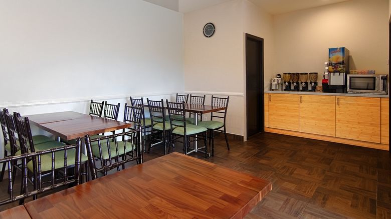 <b>Best Western Plus Glendale Restaurant</b>. Images powered by <a href="https://iceportal.shijigroup.com/" title="IcePortal" target="_blank">IcePortal</a>.
