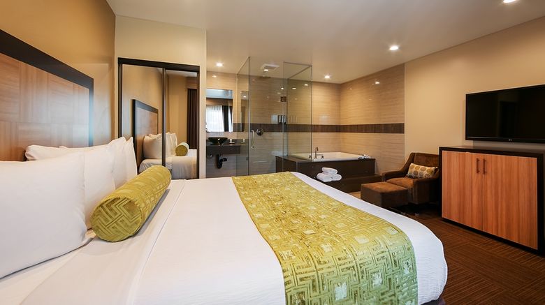 <b>Best Western Plus Glendale Suite</b>. Images powered by <a href="https://iceportal.shijigroup.com/" title="IcePortal" target="_blank">IcePortal</a>.