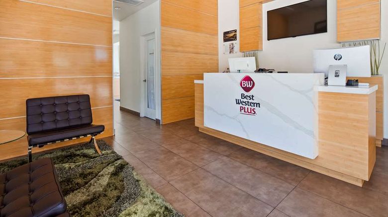 <b>Best Western Plus Glendale Lobby</b>. Images powered by <a href="https://iceportal.shijigroup.com/" title="IcePortal" target="_blank">IcePortal</a>.