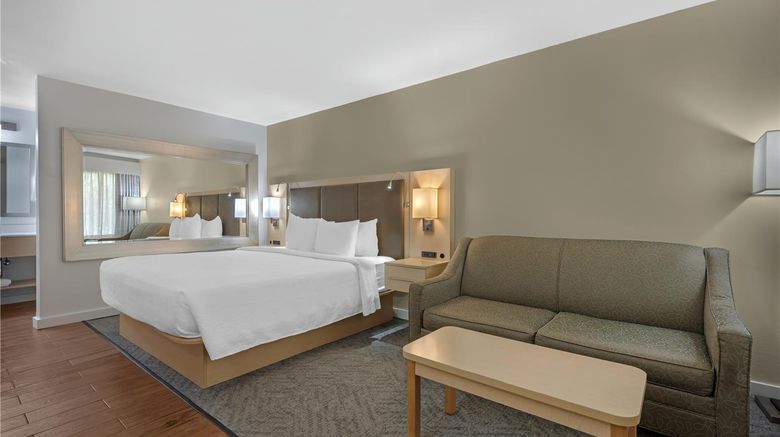 <b>Best Western Plus South Coast Inn Room</b>. Images powered by <a href="https://iceportal.shijigroup.com/" title="IcePortal" target="_blank">IcePortal</a>.