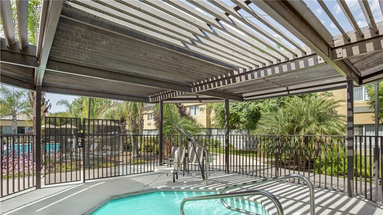 <b>Best Western Porterville Inn Pool</b>. Images powered by <a href="https://iceportal.shijigroup.com/" title="IcePortal" target="_blank">IcePortal</a>.