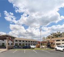 Best Western Plus Brookside Inn Exterior