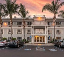 Best Western Luxury Inn Exterior