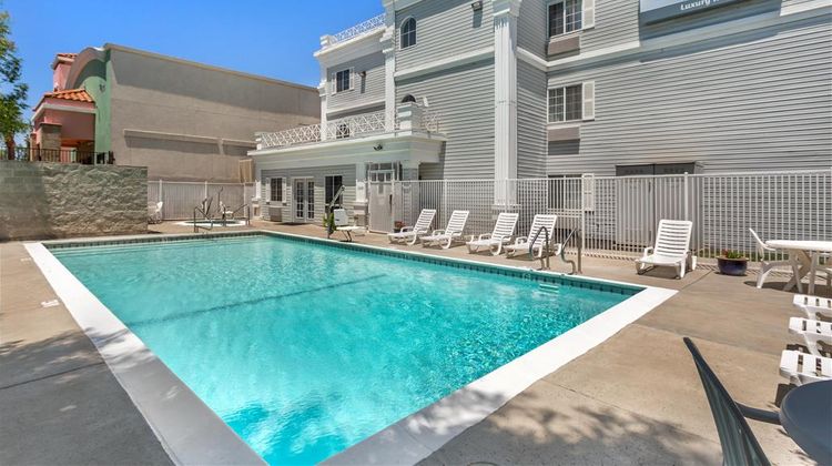 Best Western Luxury Inn Pool