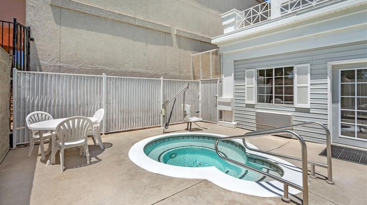 Best Western Luxury Inn Pool