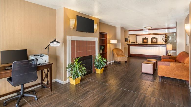 <b>Best Western Luxury Inn Lobby</b>. Images powered by <a href="https://iceportal.shijigroup.com/" title="IcePortal" target="_blank">IcePortal</a>.