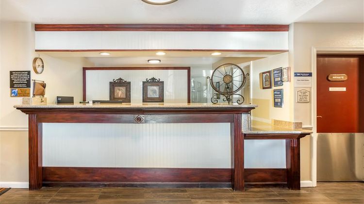 Best Western Luxury Inn Lobby