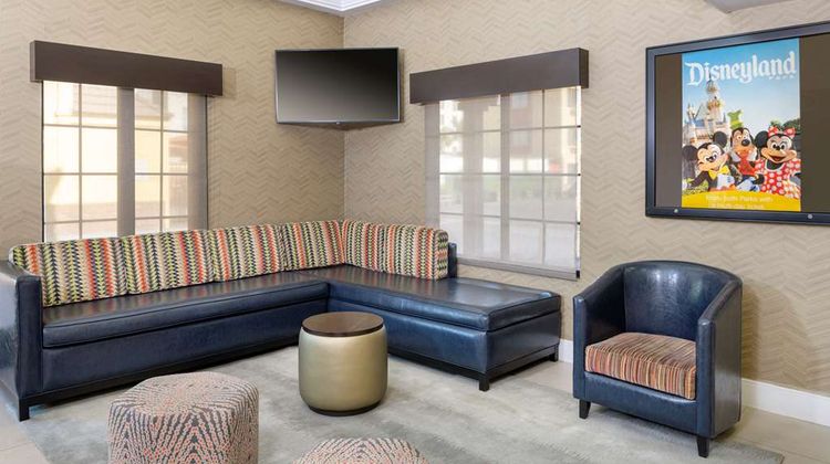 Best Western Plus Raffles Inn & Suites Lobby