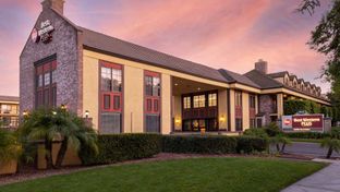 Best Western Plus Raffles Inn & Suites