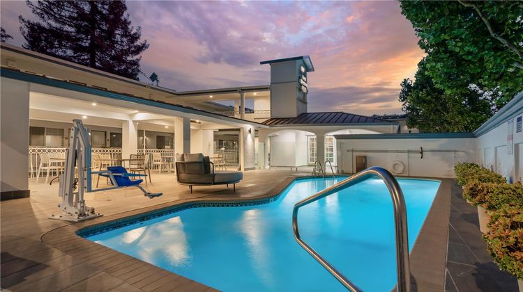 Best Western Plus Riviera Exterior
