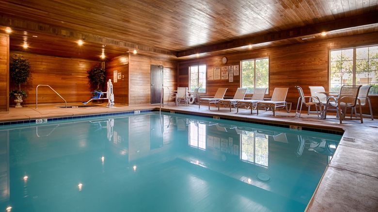 <b>Best Western Plus Rama Inn & Suites Pool</b>. Images powered by <a href="https://iceportal.shijigroup.com/" title="IcePortal" target="_blank">IcePortal</a>.