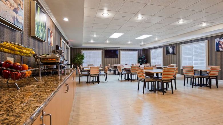 <b>Best Western Plus Rama Inn & Suites Restaurant</b>. Images powered by <a href="https://iceportal.shijigroup.com/" title="IcePortal" target="_blank">IcePortal</a>.