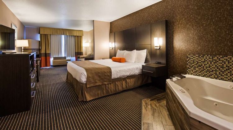 Best Western Plus Rama Inn & Suites Room