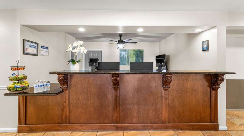 <b>Best Western El Centro Inn Lobby</b>. Images powered by <a href="https://iceportal.shijigroup.com/" title="IcePortal" target="_blank">IcePortal</a>.