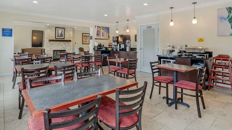 <b>Best Western Salinas Monterey Hotel Restaurant</b>. Images powered by <a href="https://iceportal.shijigroup.com/" title="IcePortal" target="_blank">IcePortal</a>.