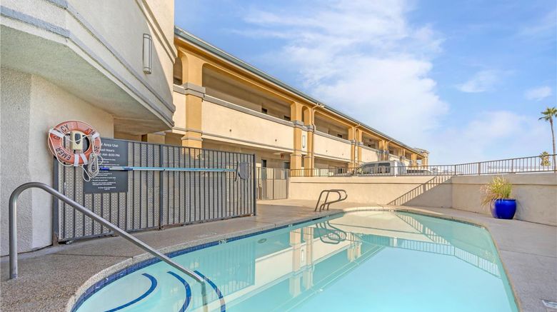 <b>Best Western Kettleman City Inn & Suites Pool</b>. Images powered by <a href="https://iceportal.shijigroup.com/" title="IcePortal" target="_blank">IcePortal</a>.