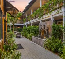Best Western Plus Stevenson Manor Exterior