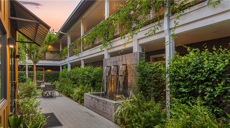 Best Western Plus Stevenson Manor Exterior