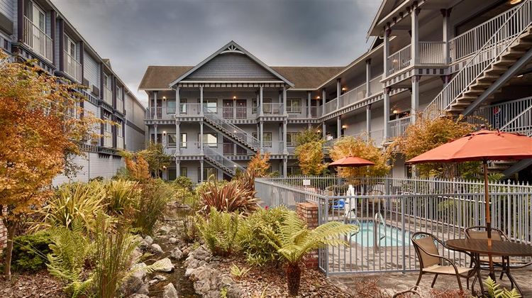 Best Western Plus Bayshore Inn Exterior