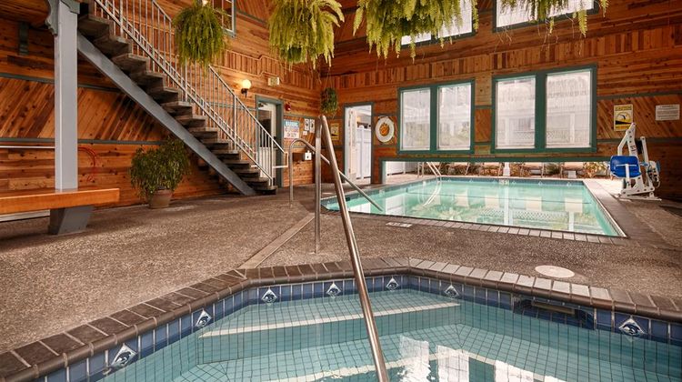 Best Western Plus Bayshore Inn Pool