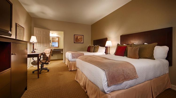 Best Western Plus Bayshore Inn Room