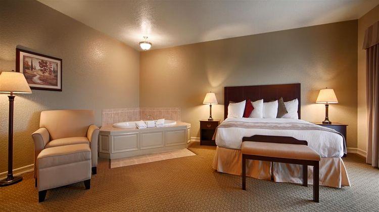 Best Western Plus Bayshore Inn Room