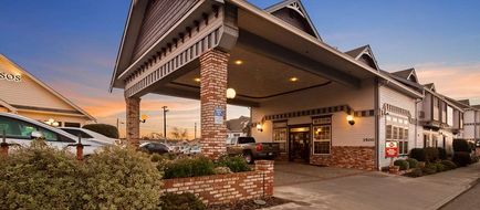 Best Western Plus Bayshore Inn Exterior
