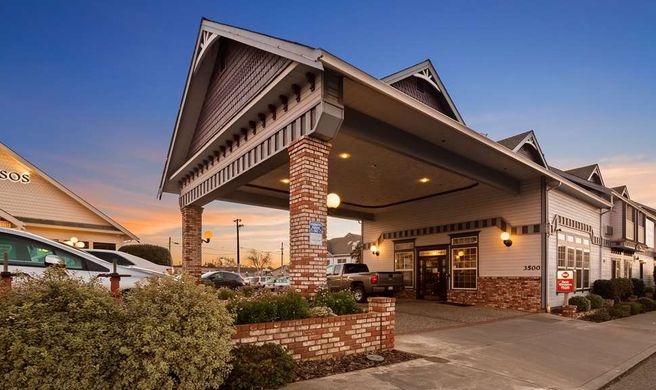 Best Western Plus Bayshore Inn Exterior