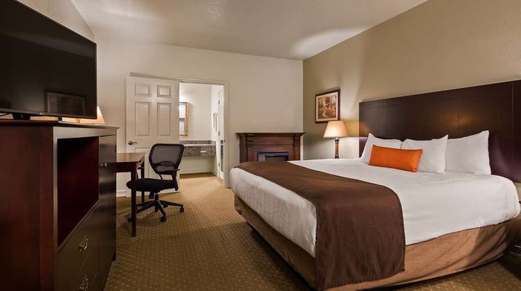 Best Western Plus Bayshore Inn Room